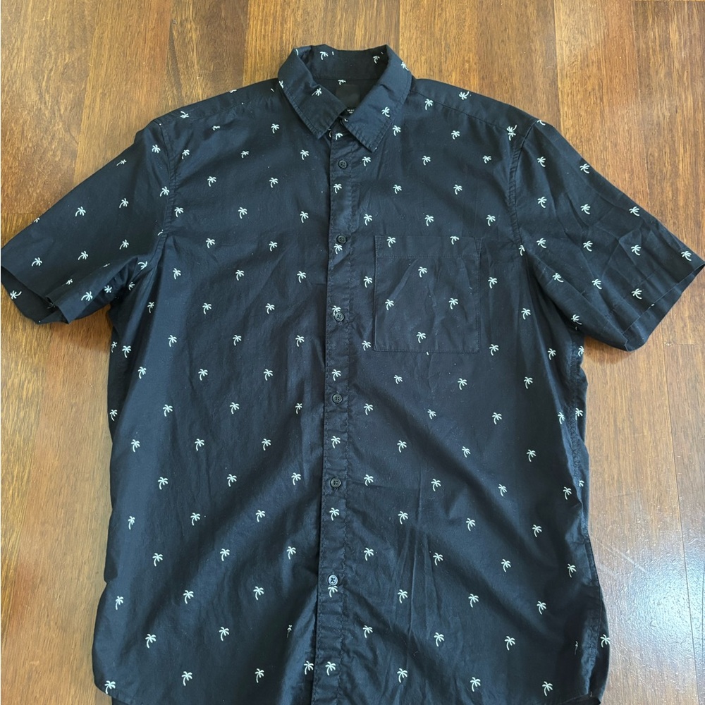 Men’s Black Short Sleeve Button-Up – Palm Tree Print – Size M